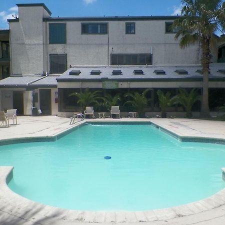 Amerihome Inn & Suites Houston Airport North ภายนอก รูปภาพ