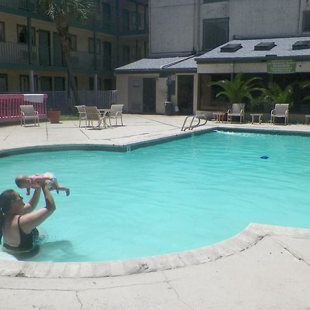 Amerihome Inn & Suites Houston Airport North ภายนอก รูปภาพ